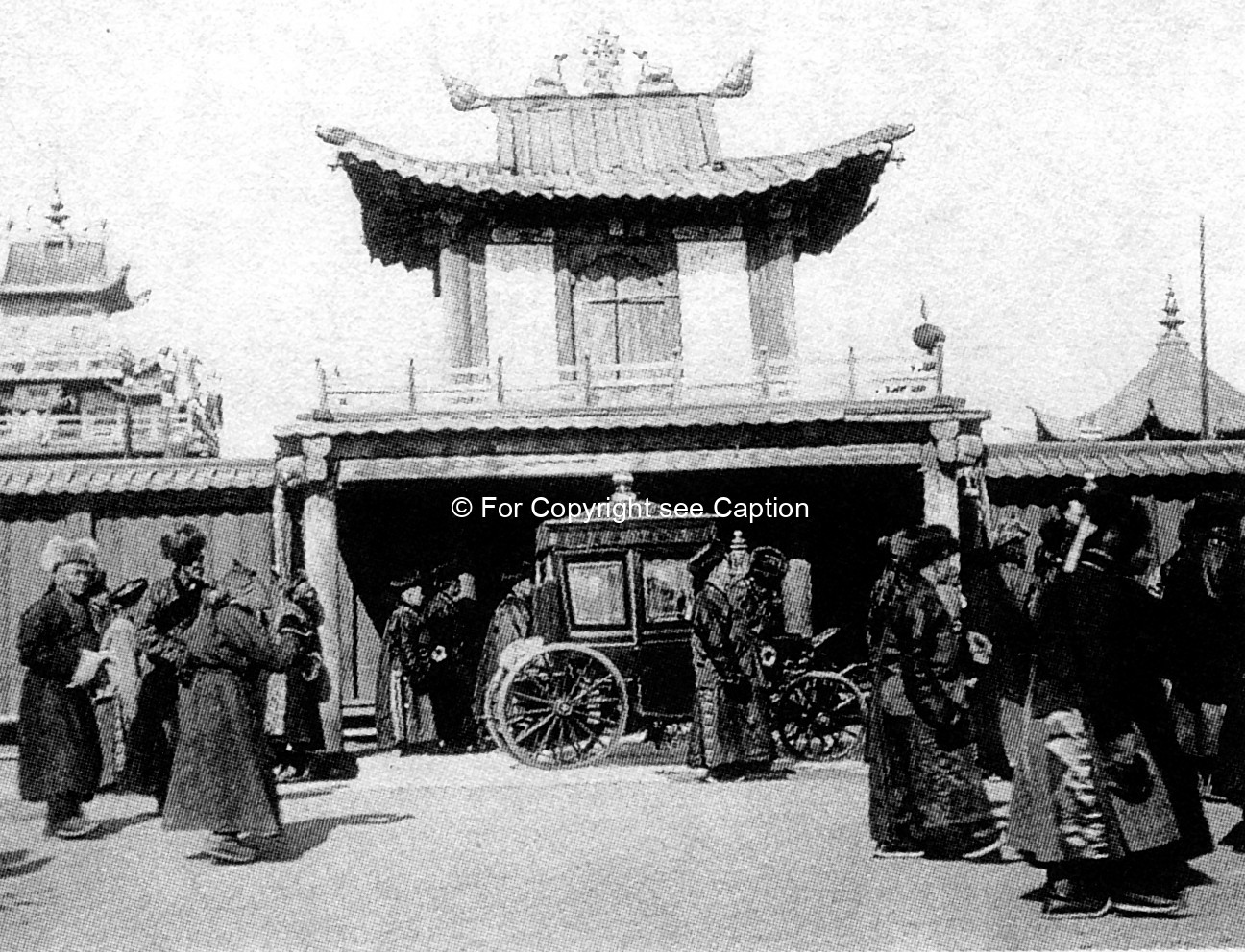 Coach of the Bogd khaan in front of his palace. Lomakina 2006, photo from Z. Kozell-Poklewsky from K